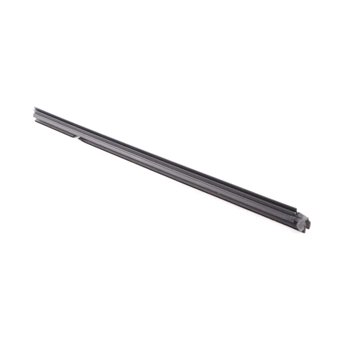 Guarnizione Finestra Porta Posteriore Destra Striscia per Mercedes W177 con numero di parte A1777351000 Mercedes W177 Guarnizione Finestra Porta Posteriore Destra Striscia - SKU A1777351000 - Numero di parte A1777351000
