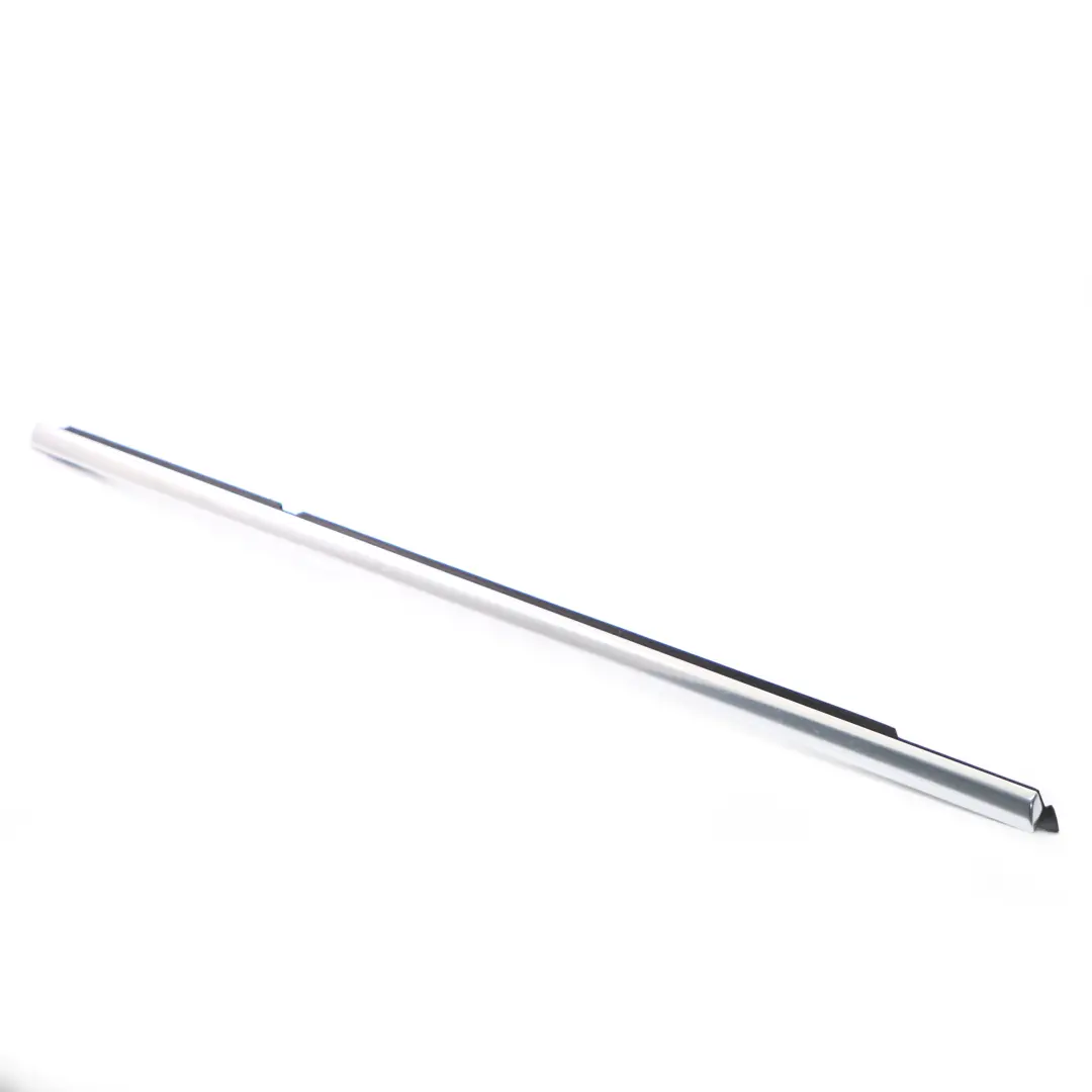 Guarnizione Finestra Porta Posteriore Destra Striscia Cromata per Mercedes W177 con numero di parte A1777352401 Mercedes W177 Guarnizione Finestra Porta Posteriore Destra Striscia Cromata - SKU A1777352401-1 - Numero di parte A1777352401