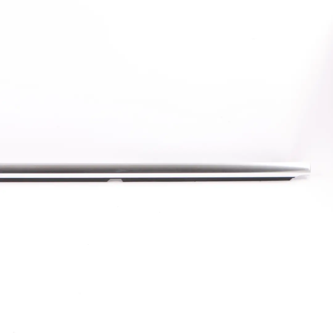 Joint vitre porte arrière droite Sealing Strip Chrome pour Mercedes W177 à propos du numéro de pièce A1777352401 Mercedes W177 Joint vitre porte arrière droite Sealing Strip Chrome - SKU A1777352401 - Numéro de pièce A1777352401