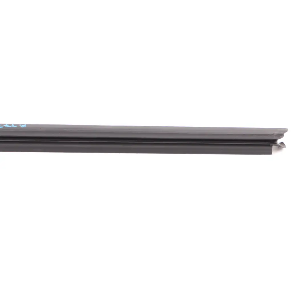 Mercedes W177 Schiene Heckscheibe Innen Dichtung Rechts - SKU A1777353401 - Teilenummer A1777353401
