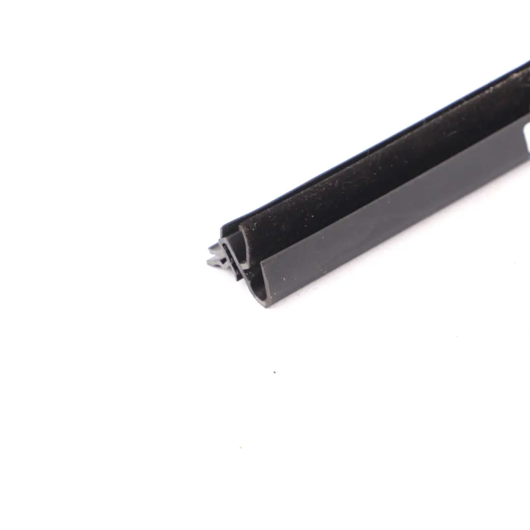 Rail Lunotto Interno Guarnizione Destra per Mercedes W177 con numero di parte A1777353401 Mercedes W177 Rail Lunotto Interno Guarnizione Destra - SKU A1777353401 - Numero di parte A1777353401