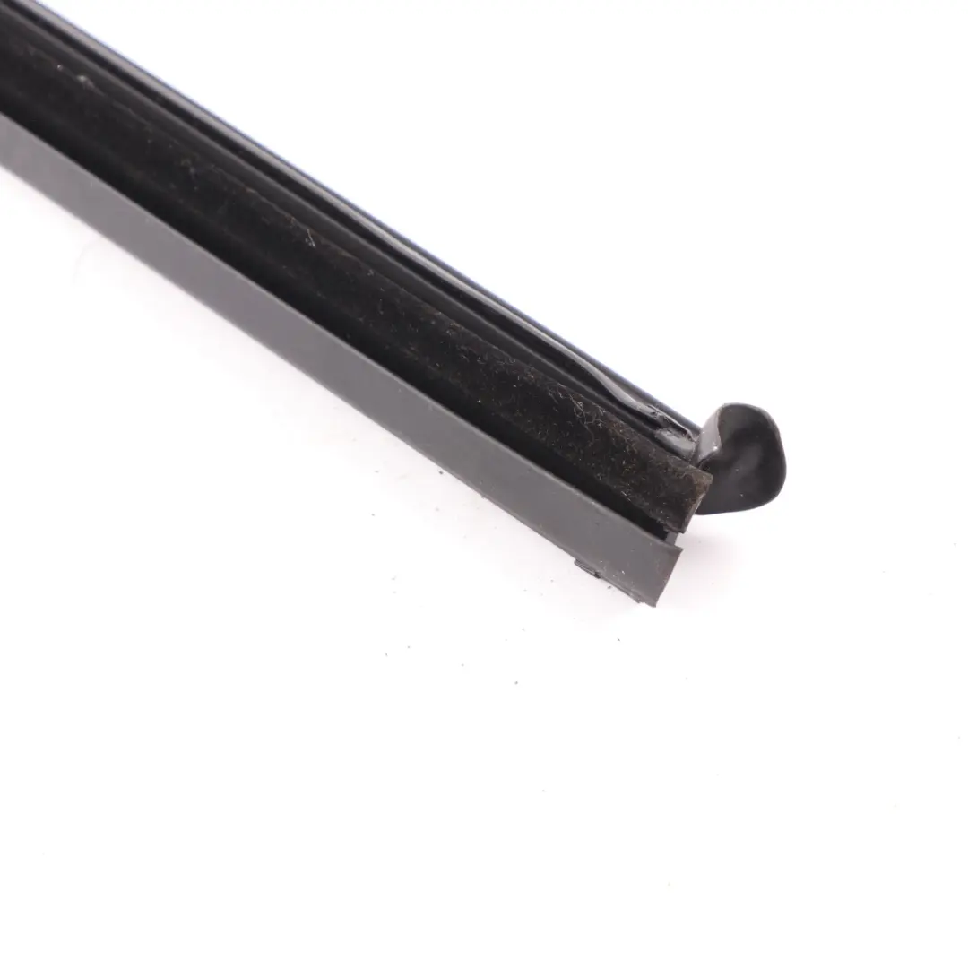 Rail Lunotto Interno Guarnizione Destra per Mercedes W177 con numero di parte A1777353401 Mercedes W177 Rail Lunotto Interno Guarnizione Destra - SKU A1777353401 - Numero di parte A1777353401