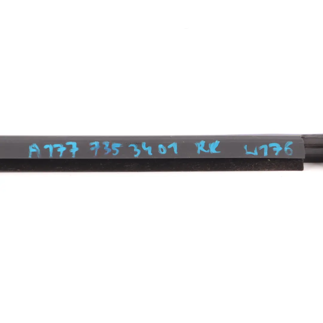 Rail Lunotto Interno Guarnizione Destra per Mercedes W177 con numero di parte A1777353401 Mercedes W177 Rail Lunotto Interno Guarnizione Destra - SKU A1777353401 - Numero di parte A1777353401