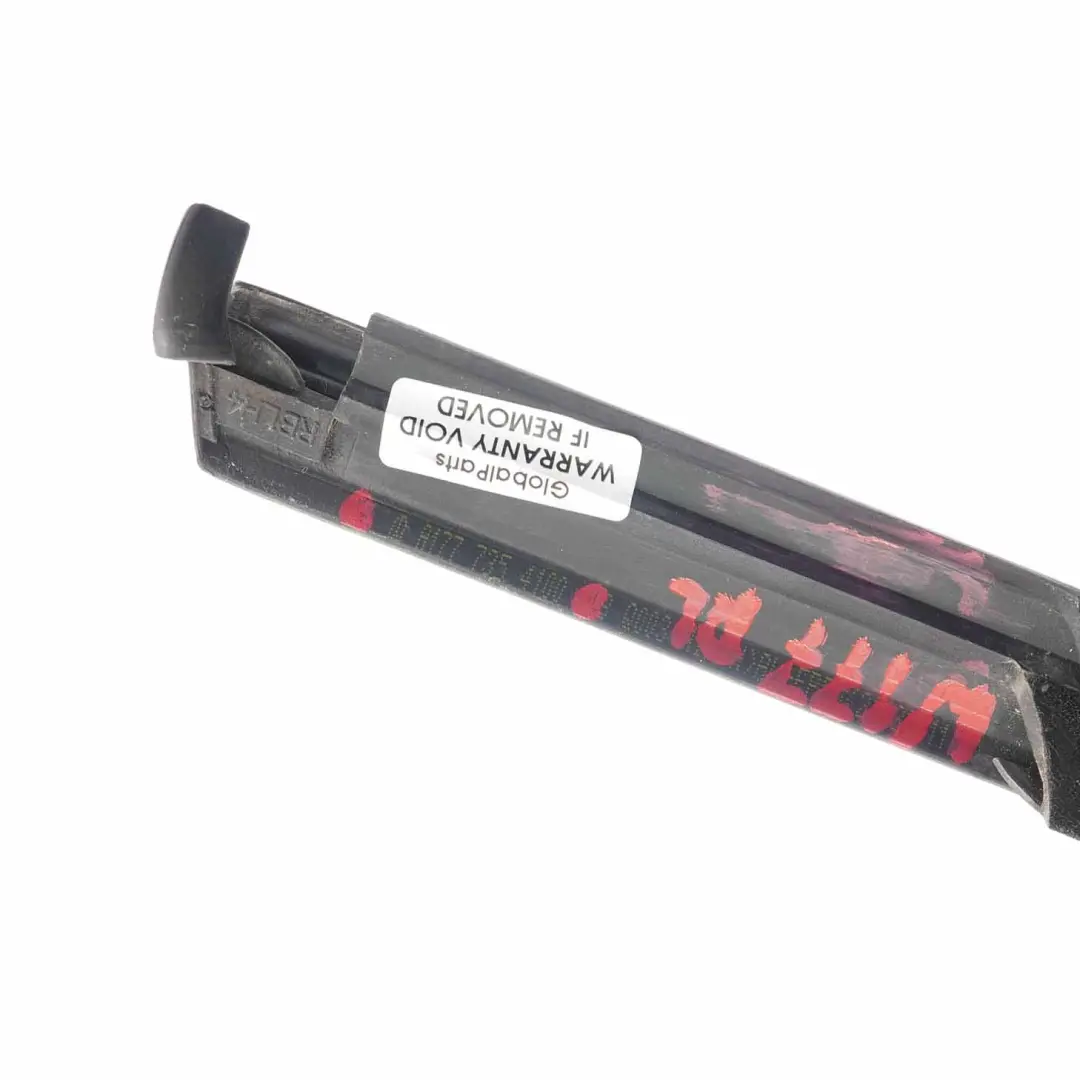 Bande d'étanchéité porte arrière gauche d'habillage de vitre Noir pour Mercedes W177 à propos du numéro de pièce A1777354100 Mercedes W177 Bande d'étanchéité porte arrière gauche d'habillage de vitre Noir - SKU A1777354100 - Numéro de pièce A1777354100