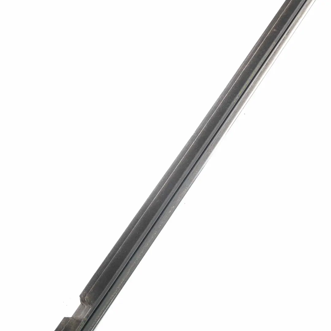Mercedes W177 Puerta tira sellado trasera izquierda Ventana montaje panel ajuste - SKU A1777354100 - Número de pieza A1777354100