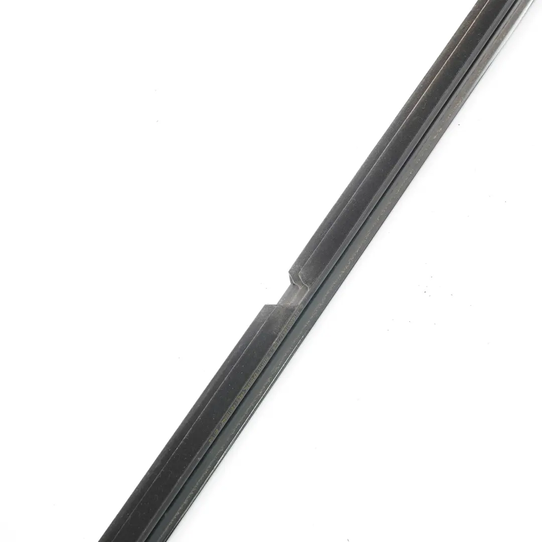 Mercedes W177 Puerta tira sellado trasera izquierda Ventana montaje panel ajuste - SKU A1777354100 - Número de pieza A1777354100