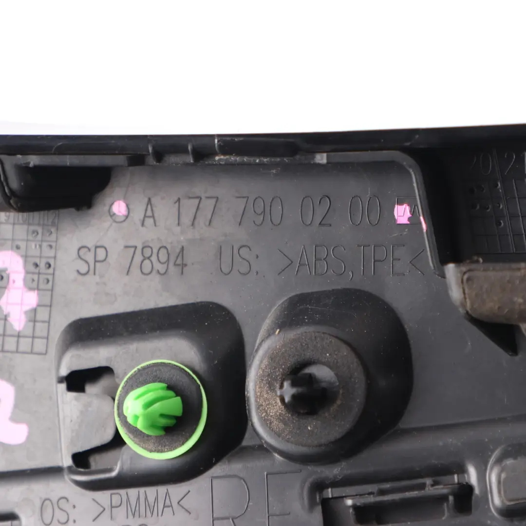 Tapa del panel embellecedor trasero derecho maletero para Mercedes W177 con número de pieza A1777900200 Mercedes W177 Tapa del panel embellecedor trasero derecho maletero - SKU A1777900200 - Número de pieza A1777900200