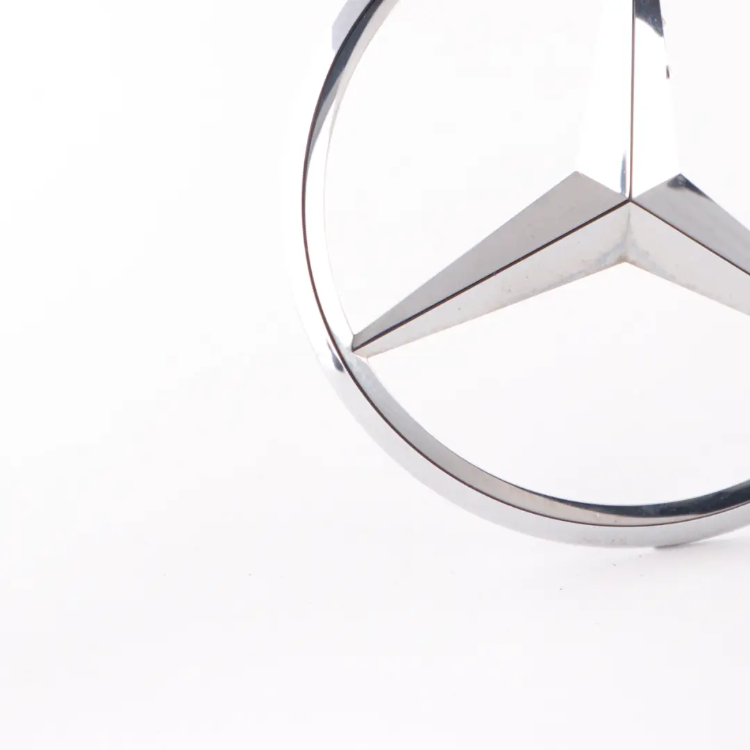 Emblema Coperchio Baule Portellone Posteriore Logo per Mercedes W177 con numero di parte A1778170000 Mercedes W177 Emblema Coperchio Baule Portellone Posteriore Logo - SKU A1778170000 - Numero di parte A1778170000
