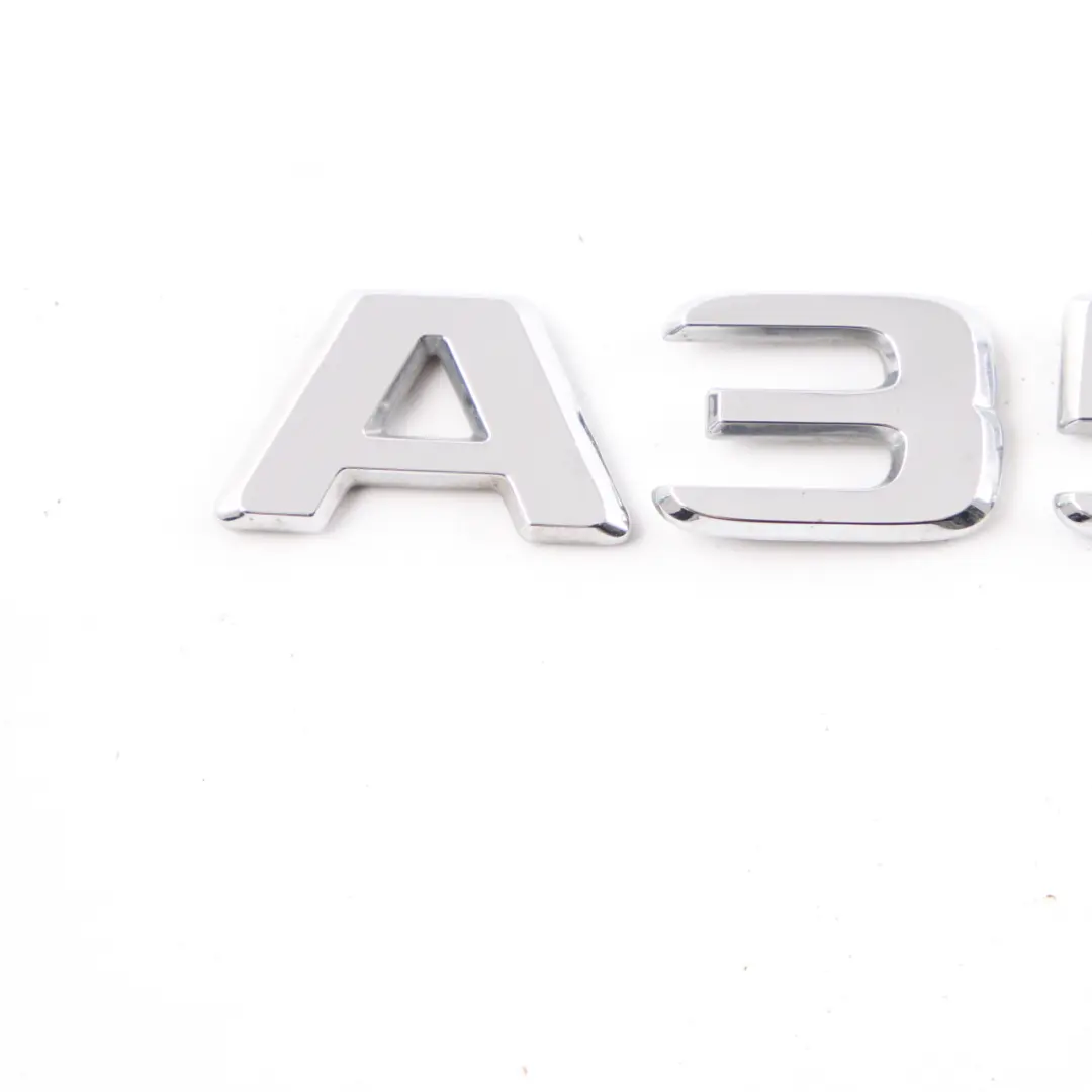 Emblema Stivale Baule Coperchio Logo Chrom A35 per Mercedes W177 A35 AMG con numero di parte A1778175300 Mercedes W177 A35 AMG Emblema Stivale Baule Coperchio Logo Chrom A35 - SKU A1778175300 - Numero di parte A1778175300