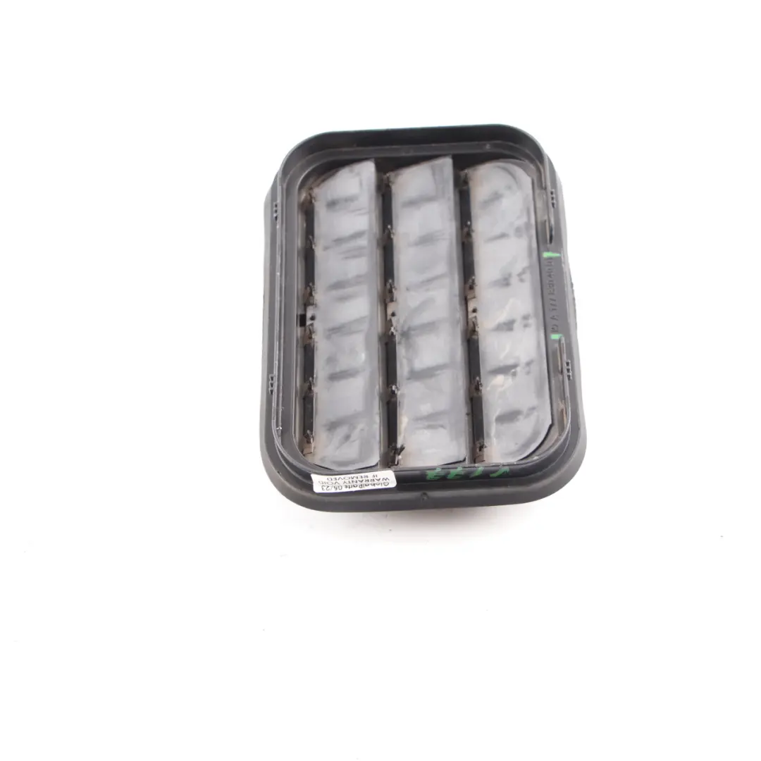 Mercedes W177 Volet ventilation arrière Prise d'air gauche droite - SKU A1778304001 - Numéro de pièce A1778304001