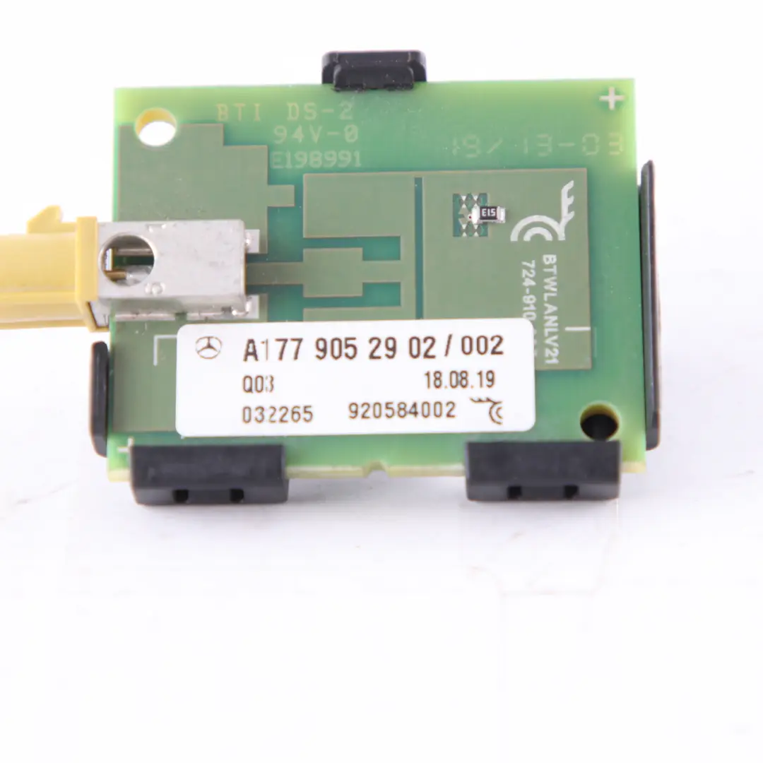 Antenna Ricevitore Modulo Antenna per Mercedes W177 W213 W247 W447 con numero di parte A1779052902 Mercedes W177 W213 W247 W447 Antenna Ricevitore Modulo Antenna - SKU A1779052902 - Numero di parte A1779052902