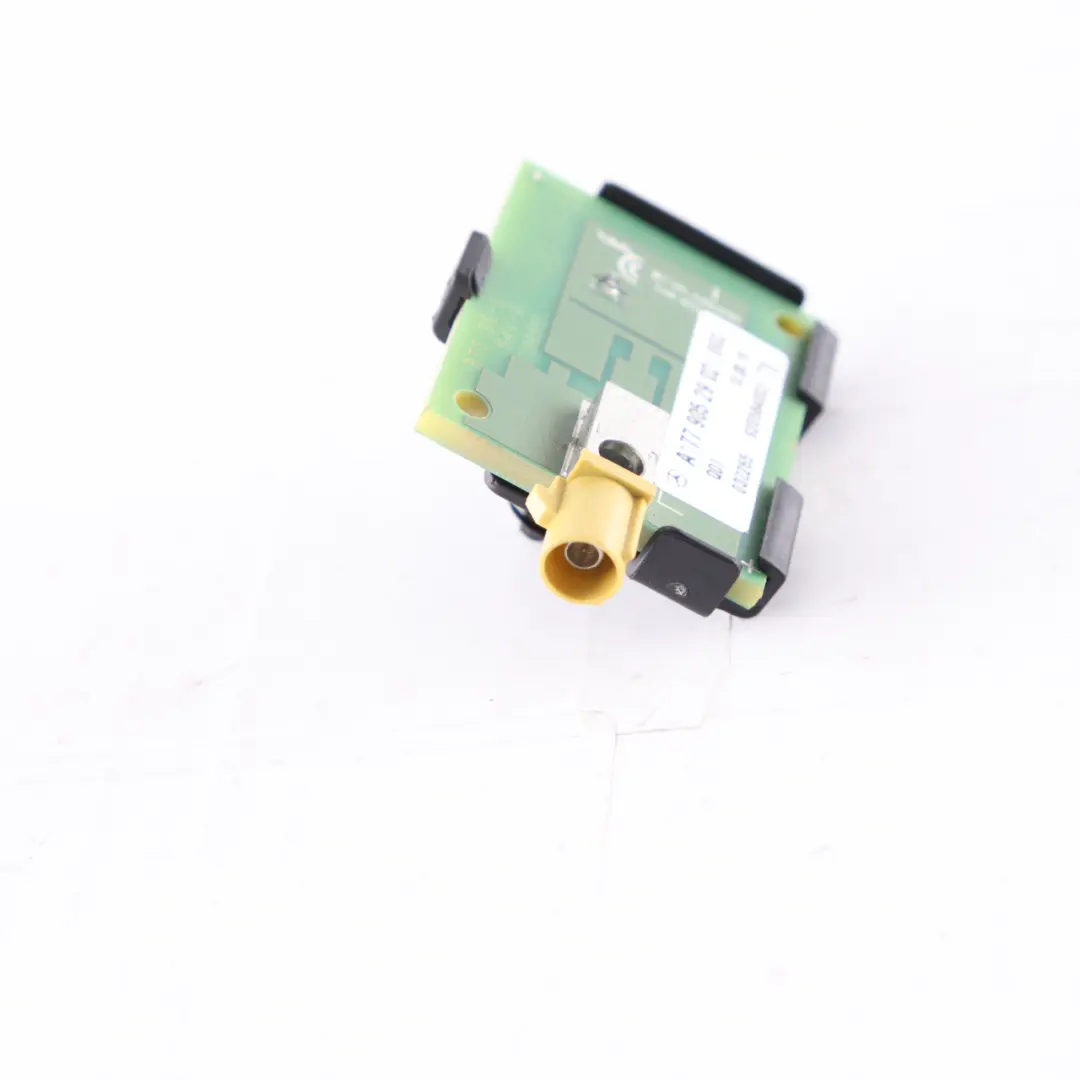 Antena Receptora de Módulo de Antena para Mercedes W177 W213 W247 W447 con número de pieza A1779052902 Mercedes W177 W213 W247 W447 Antena Receptora de Módulo de Antena - SKU A1779052902 - Número de pieza A1779052902