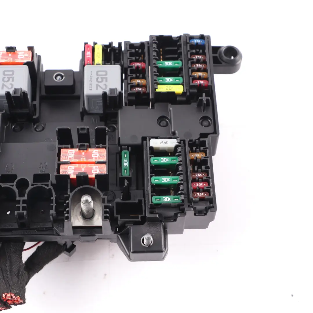 Caja Fusibles Unidad Relé De Distribución De Energía para Mercedes W177 con número de pieza A1779061002 Mercedes W177 Caja Fusibles Unidad Relé De Distribución De Energía - SKU A1779061002-1 - Número de pieza A1779061002