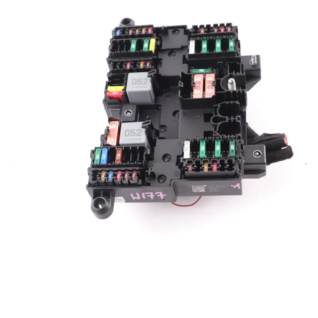Caja Fusibles Unidad Relé De Distribución De Energía para Mercedes W177 con número de pieza A1779061002 Mercedes W177 Caja Fusibles Unidad Relé De Distribución De Energía - SKU A1779061002-1 - Número de pieza A1779061002