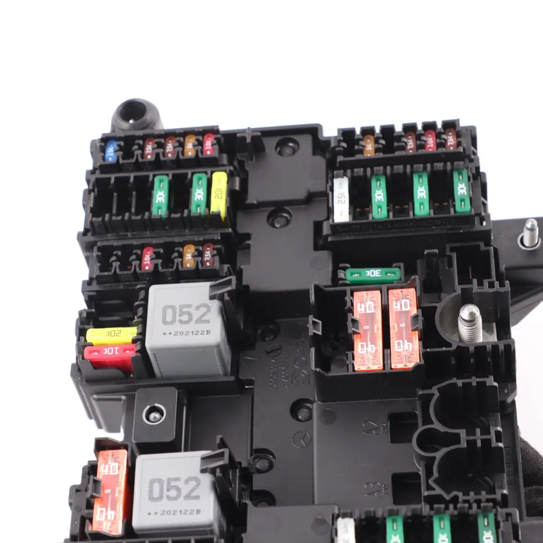 Scatola Fusibili Relè Giunzione Alimentazione per Mercedes W177 con numero di parte A1779061002 Mercedes W177 Scatola Fusibili Relè Giunzione Alimentazione - SKU A1779061002-1 - Numero di parte A1779061002