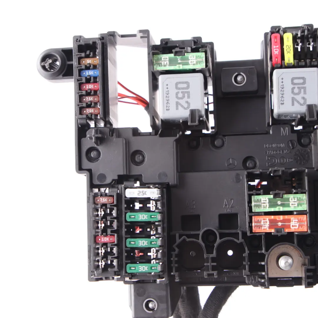Mercedes W177 Caja Fusibles Unidad Relé Unión Distribución Energía - SKU A1779061002 - Número de pieza A1779061002