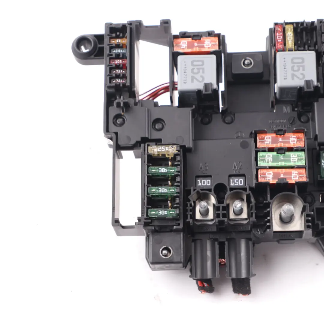 Scatola fusibili Mercedes W177 Scatola fusibili relè Unità controllo per con numero di parte A1779061102 Scatola fusibili Mercedes W177 Scatola fusibili relè Unità controllo - SKU A1779061102 - Numero di parte A1779061102