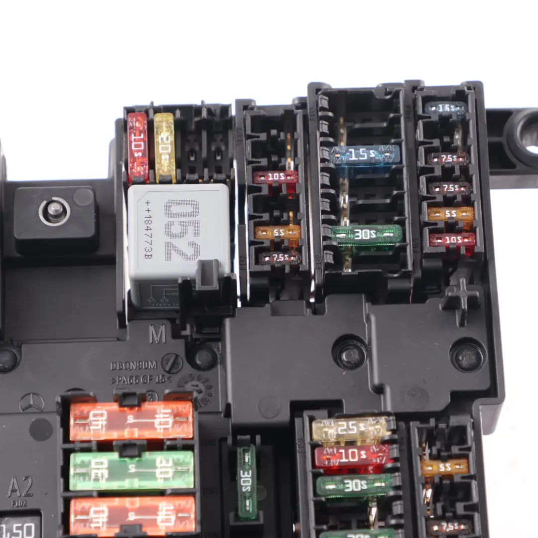 Scatola fusibili Mercedes W177 Scatola fusibili relè Unità controllo per con numero di parte A1779061102 Scatola fusibili Mercedes W177 Scatola fusibili relè Unità controllo - SKU A1779061102 - Numero di parte A1779061102