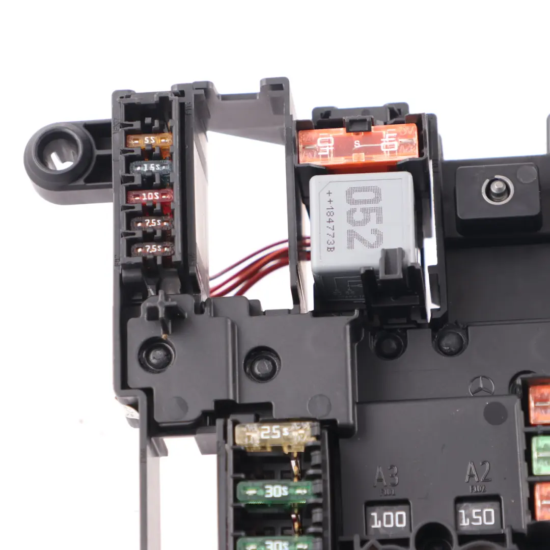Scatola fusibili Mercedes W177 Scatola fusibili relè Unità controllo per con numero di parte A1779061102 Scatola fusibili Mercedes W177 Scatola fusibili relè Unità controllo - SKU A1779061102 - Numero di parte A1779061102