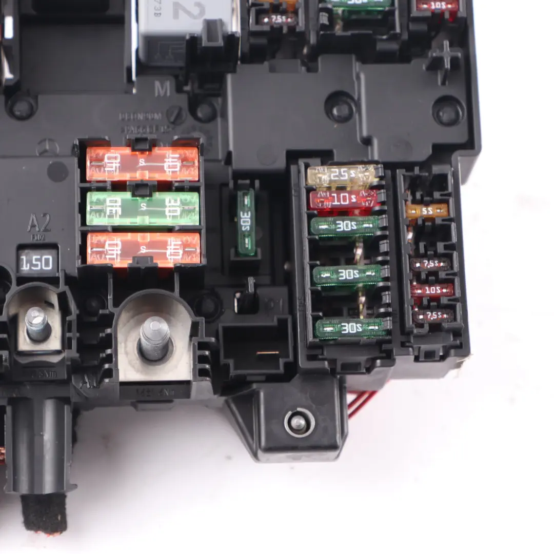 Scatola fusibili Mercedes W177 Scatola fusibili relè Unità controllo per con numero di parte A1779061102 Scatola fusibili Mercedes W177 Scatola fusibili relè Unità controllo - SKU A1779061102 - Numero di parte A1779061102