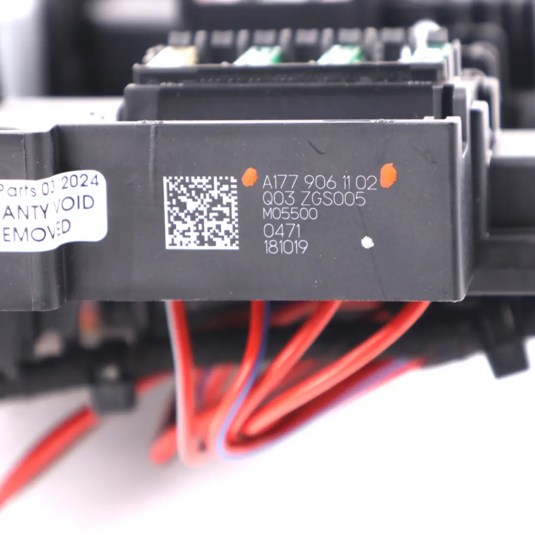 Scatola fusibili Mercedes W177 Scatola fusibili relè Unità controllo per con numero di parte A1779061102 Scatola fusibili Mercedes W177 Scatola fusibili relè Unità controllo - SKU A1779061102 - Numero di parte A1779061102