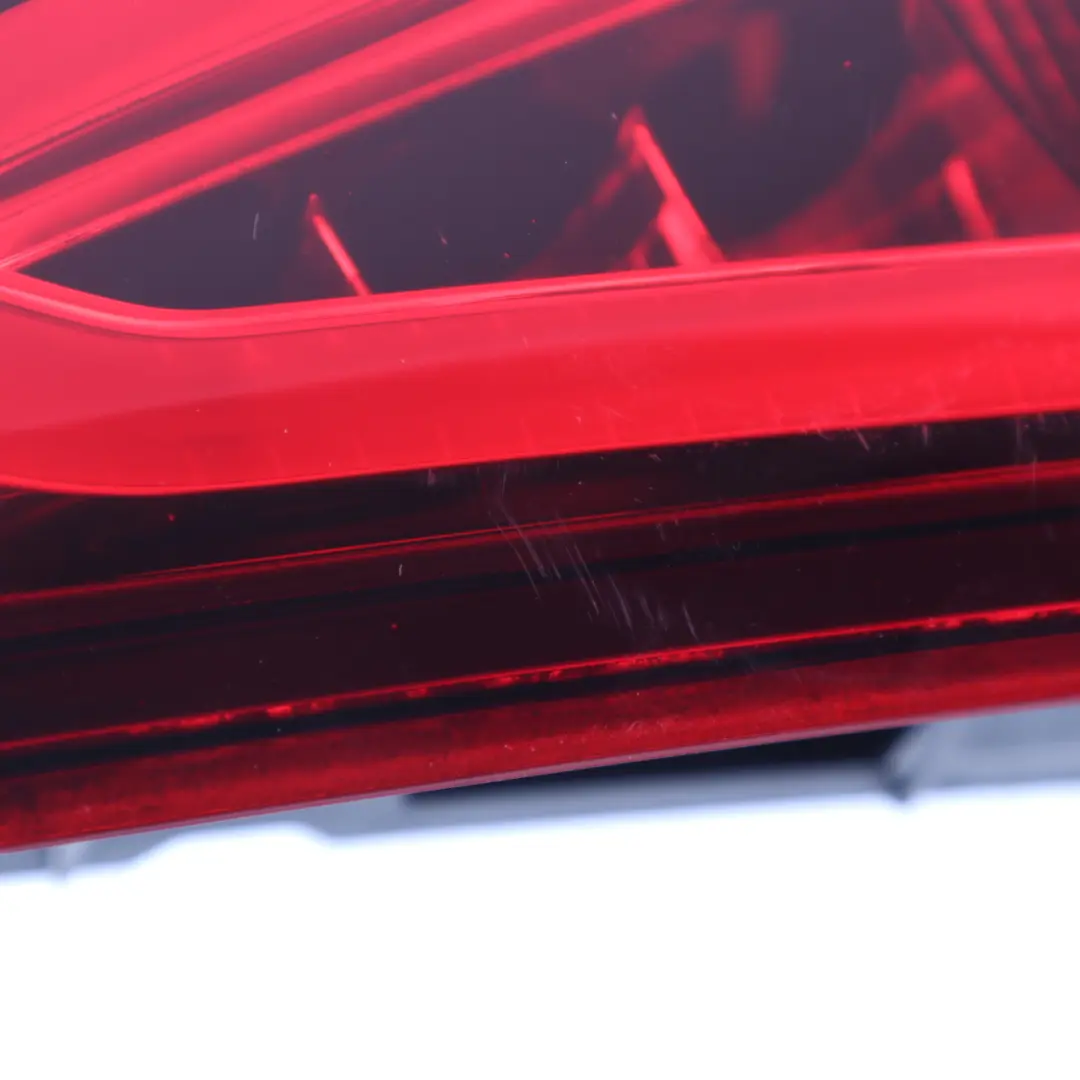 Tylna Lampa Klapy Bagażnika Lewa Wewnętrzna do Mercedes W177 o numerze A1779061900 Mercedes W177 Tylna Lampa Klapy Bagażnika Lewa Wewnętrzna - SKU A1779061900 - Numer Części A1779061900