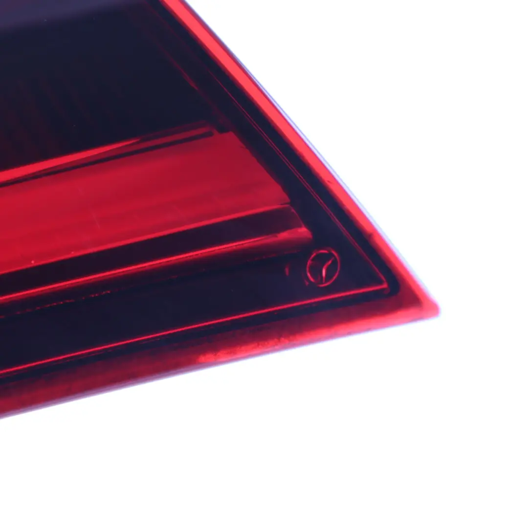 Feu arrière de coffre hayon intérieur gauche pour Mercedes W177 à propos du numéro de pièce A1779061900 Mercedes W177 Feu arrière de coffre hayon intérieur gauche - SKU A1779061900 - Numéro de pièce A1779061900