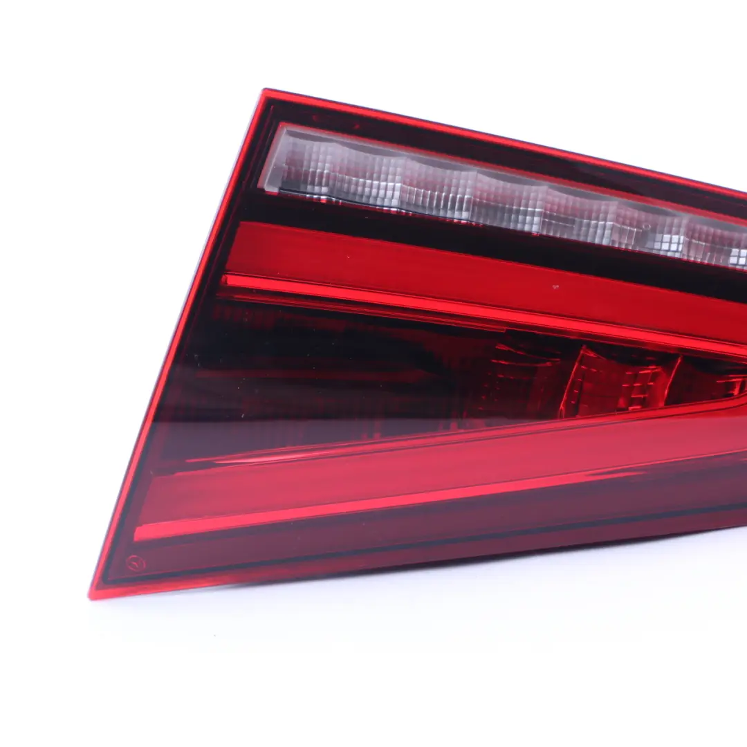 Luz trasera Maletero Portón trasero Derecho Luz trasera interior para Mercedes W177 con número de pieza A1779062000 Mercedes W177 Luz trasera Maletero Portón trasero Derecho Luz trasera interior - SKU A1779062000 - Número de pieza A1779062000