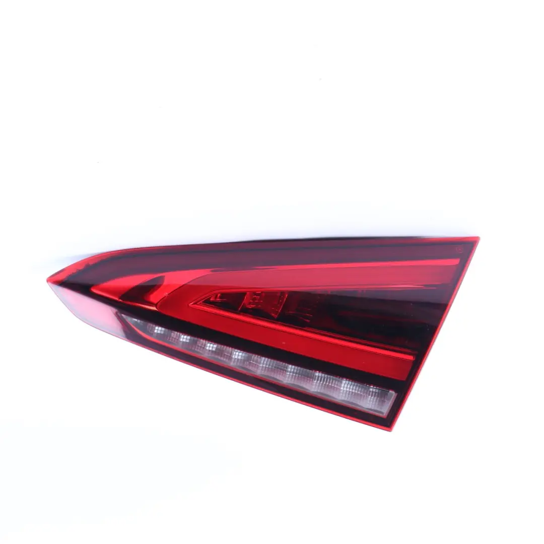 Luz trasera Maletero Portón trasero Derecho Luz trasera interior para Mercedes W177 con número de pieza A1779062000 Mercedes W177 Luz trasera Maletero Portón trasero Derecho Luz trasera interior - SKU A1779062000 - Número de pieza A1779062000