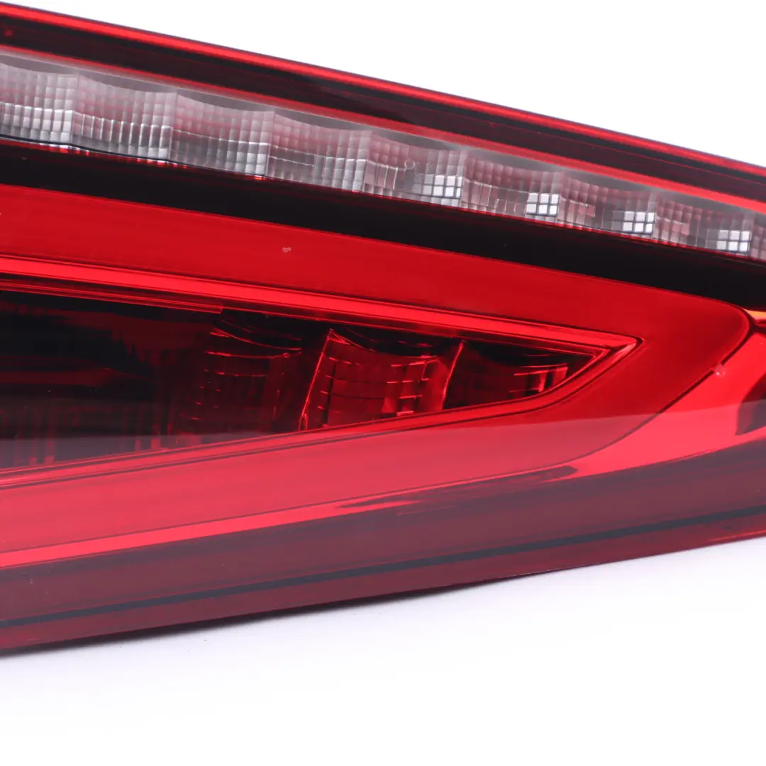 Luz trasera Maletero Portón trasero Derecho Luz trasera interior para Mercedes W177 con número de pieza A1779062000 Mercedes W177 Luz trasera Maletero Portón trasero Derecho Luz trasera interior - SKU A1779062000 - Número de pieza A1779062000