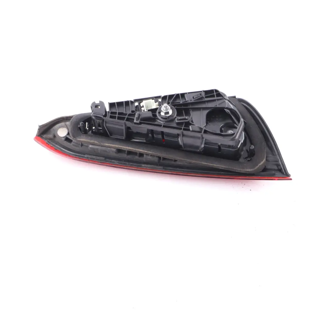 Luz trasera Maletero Portón trasero Derecho Luz trasera interior para Mercedes W177 con número de pieza A1779062000 Mercedes W177 Luz trasera Maletero Portón trasero Derecho Luz trasera interior - SKU A1779062000 - Número de pieza A1779062000