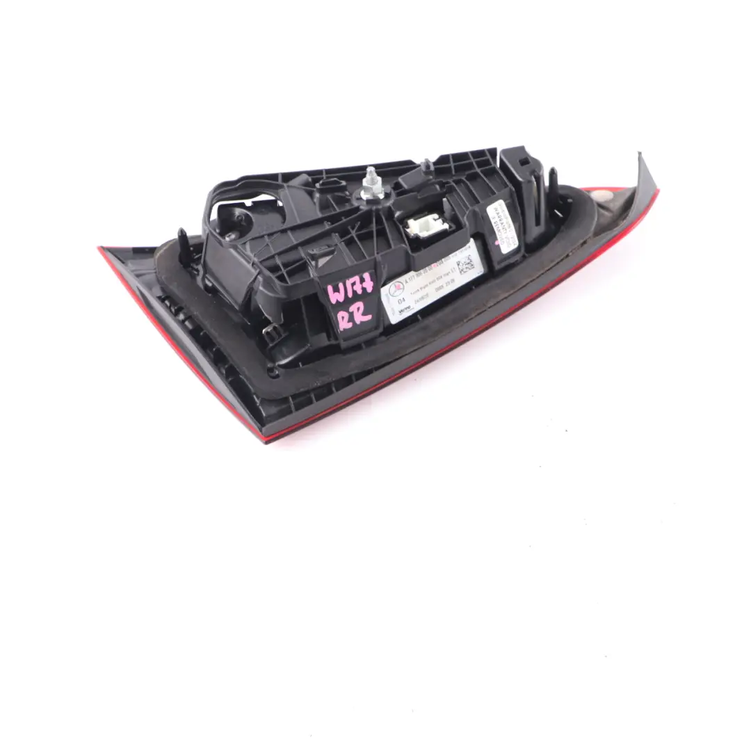 Luz trasera Maletero Portón trasero Derecho Luz trasera interior para Mercedes W177 con número de pieza A1779062000 Mercedes W177 Luz trasera Maletero Portón trasero Derecho Luz trasera interior - SKU A1779062000 - Número de pieza A1779062000