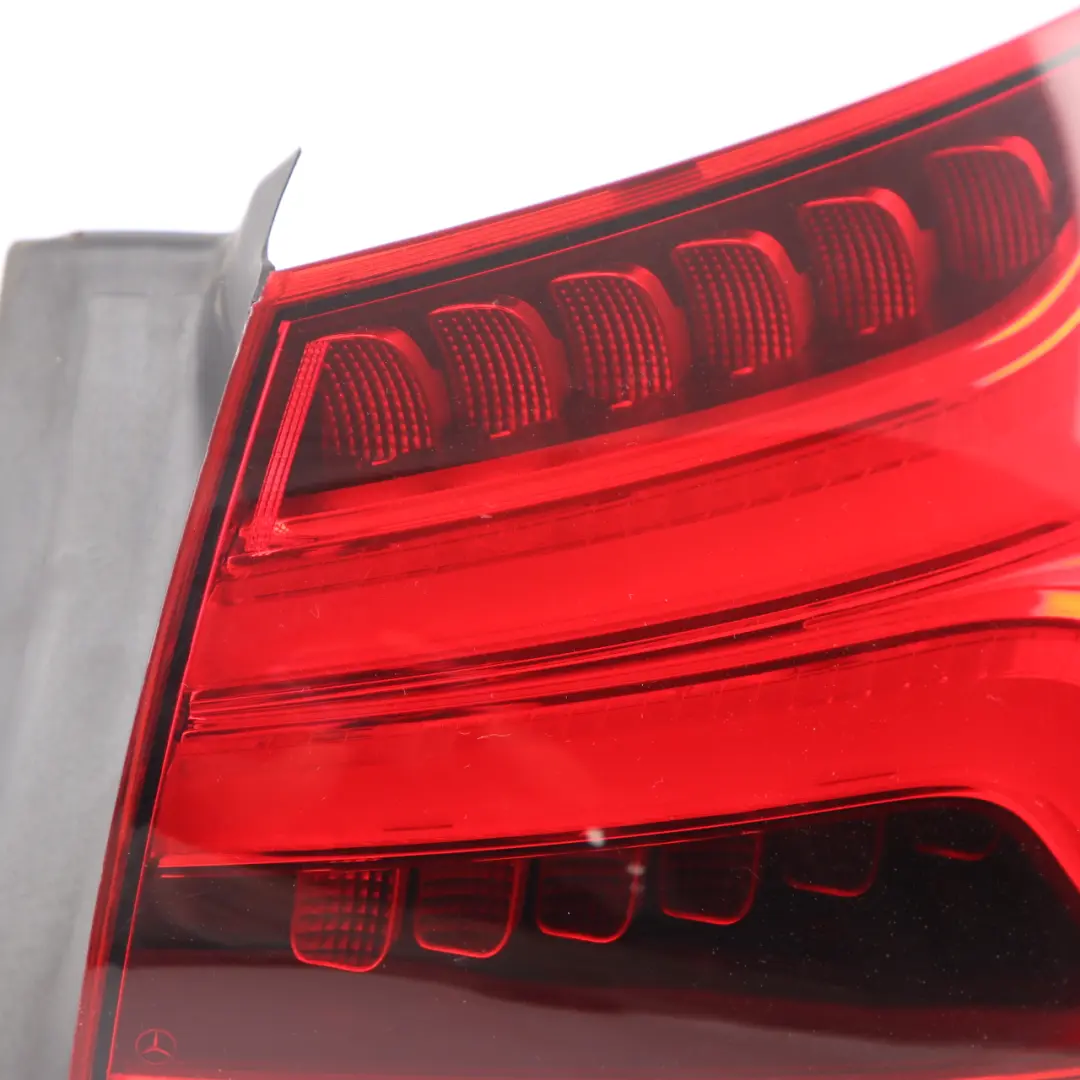 Lumière Lampe Latérale Panneau Arrière Droit LED pour Mercedes V177 à propos du numéro de pièce A1779067200 Mercedes V177 Lumière Lampe Latérale Panneau Arrière Droit LED - SKU A1779067200 - Numéro de pièce A1779067200