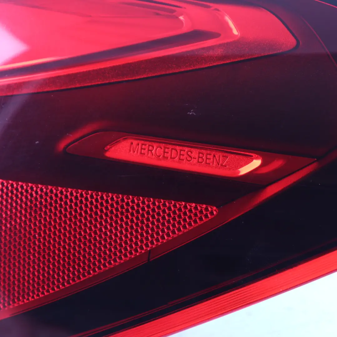 Luz Panel Lateral Trasero Derecho LED para Mercedes V177 con número de pieza A1779067200 Mercedes V177 Luz Panel Lateral Trasero Derecho LED - SKU A1779067200 - Número de pieza A1779067200