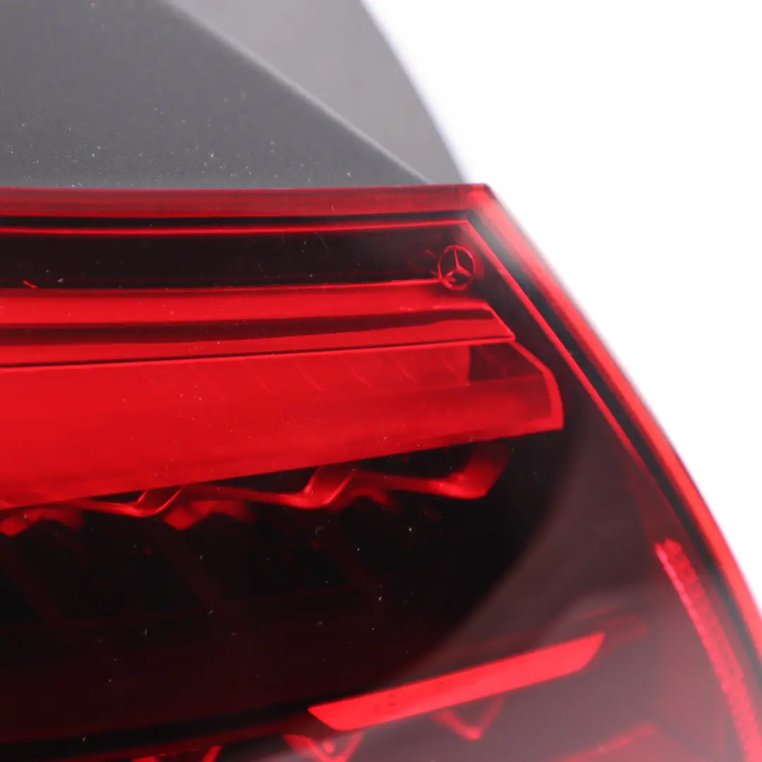 Luz Trasera Izquierda N/S Tail Light Side Panel para Mercedes W177 con número de pieza A1779068302 Mercedes W177 Luz Trasera Izquierda N/S Tail Light Side Panel - SKU A1779068302 - Número de pieza A1779068302
