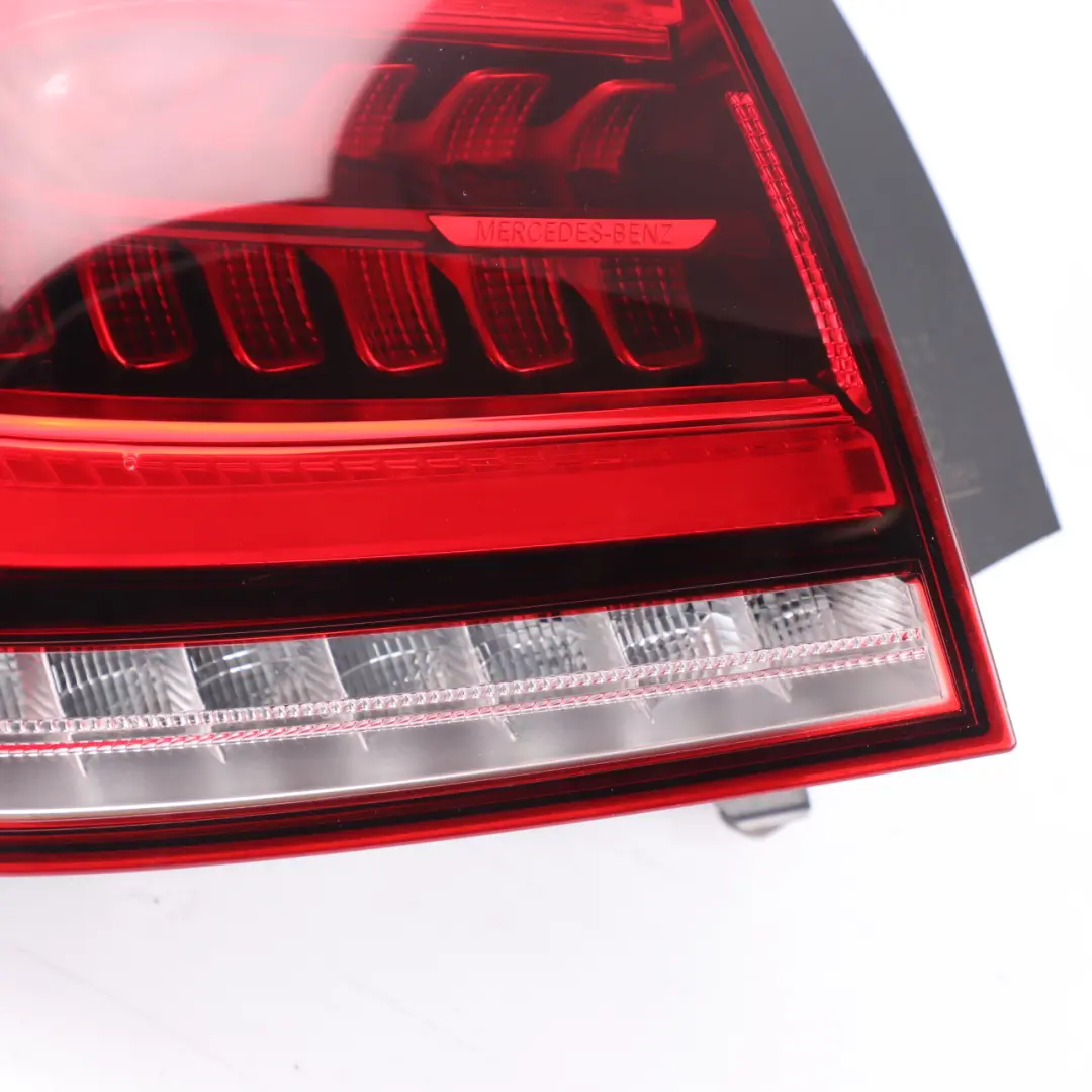 Mercedes W177 Luz Trasera Izquierda N/S Tail Light Side Panel - SKU A1779068302 - Número de pieza A1779068302