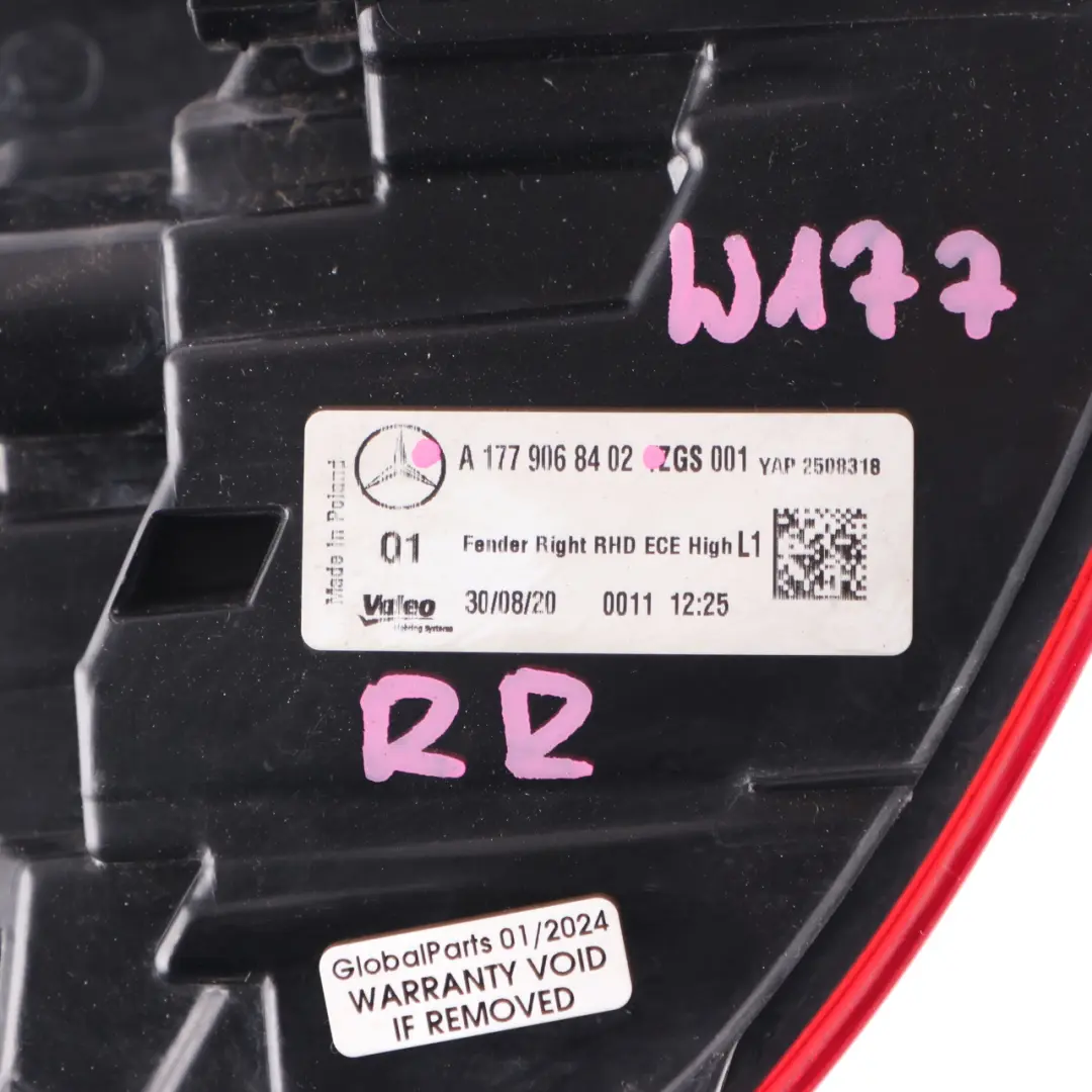 Rückleuchte rechts Tail Light Side Panel für Mercedes W177 mit Teilenummer A1779068402 Mercedes W177 Rückleuchte rechts Tail Light Side Panel - SKU A1779068402 - Teilenummer A1779068402