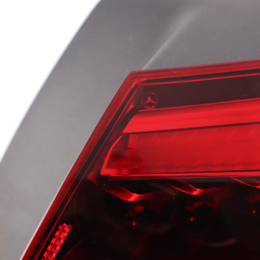 Luz Trasera Derecha Tail Light Side Panel para Mercedes W177 con número de pieza A1779068402 Mercedes W177 Luz Trasera Derecha Tail Light Side Panel - SKU A1779068402 - Número de pieza A1779068402