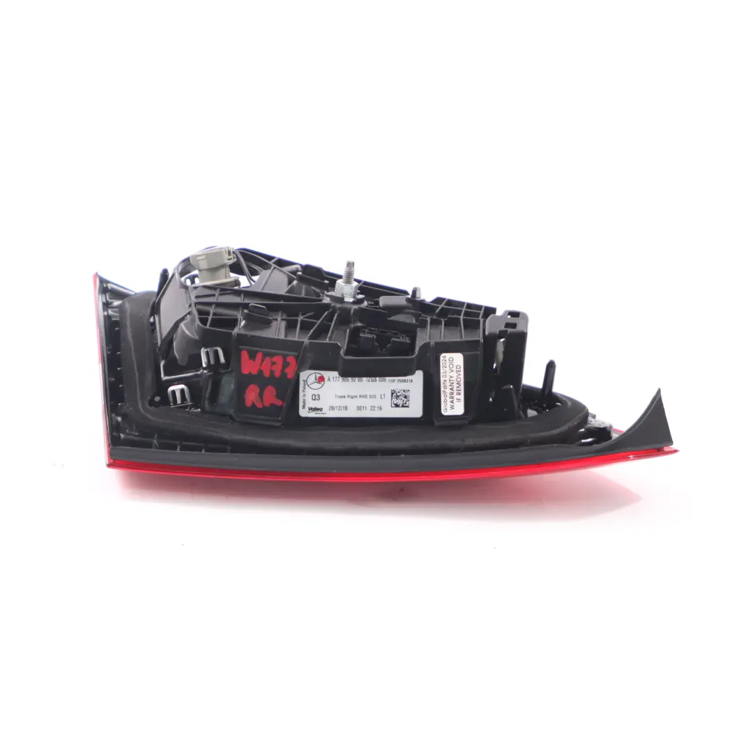 Luz trasera Maletero Portón trasero Derecho interior para Mercedes W177 con número de pieza A1779069200 Mercedes W177 Luz trasera Maletero Portón trasero Derecho interior - SKU A1779069200 - Número de pieza A1779069200