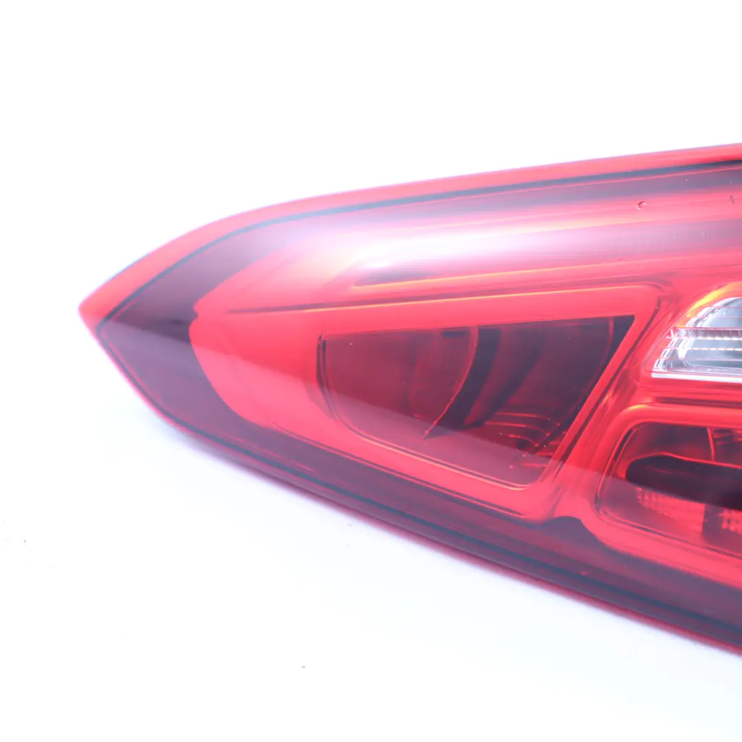 Luce Posteriore Baule Portellone Destro Fanale interno per Mercedes W177 con numero di parte A1779069200 Mercedes W177 Luce Posteriore Baule Portellone Destro Fanale interno - SKU A1779069200 - Numero di parte A1779069200