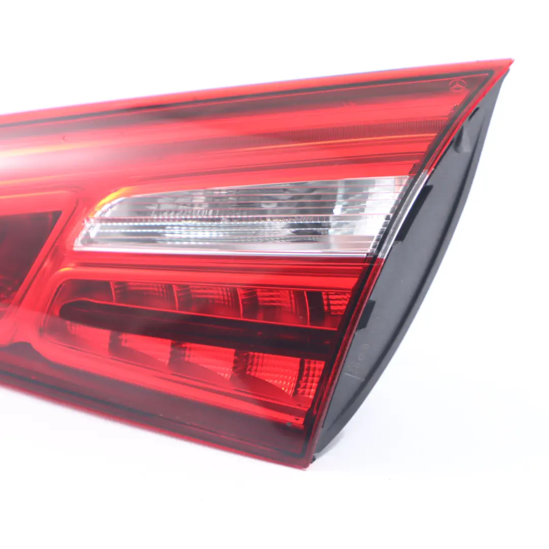 Luce Posteriore Baule Portellone Destro Fanale interno per Mercedes W177 con numero di parte A1779069200 Mercedes W177 Luce Posteriore Baule Portellone Destro Fanale interno - SKU A1779069200 - Numero di parte A1779069200