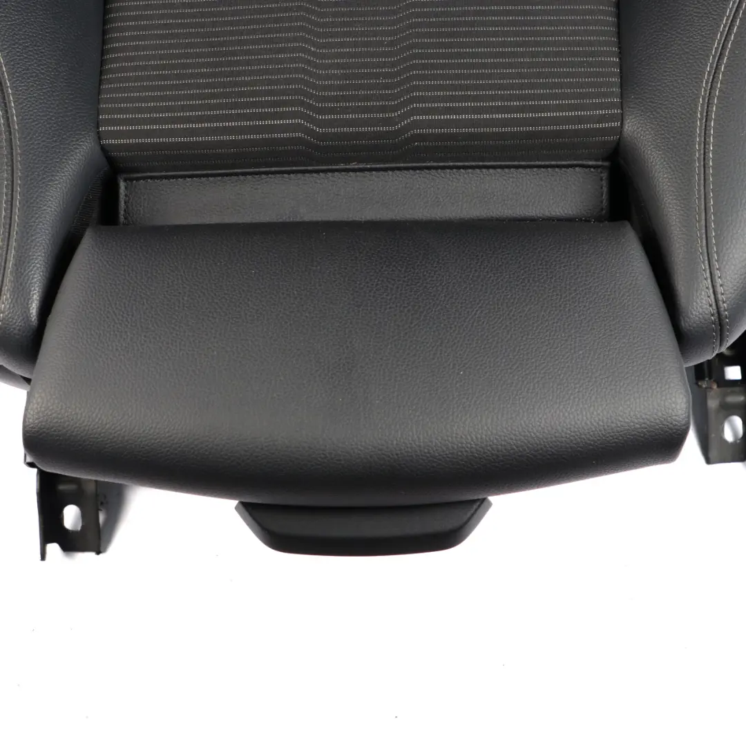 Asiento Delantero Derecho Tela Negro Antracita Calefación Interior para Mercedes W177 con número de pieza A1779101002 Mercedes W177 Asiento Delantero Derecho Tela Negro Antracita Calefación Interior - SKU A1779101002-1 - Número de pieza A1779101002