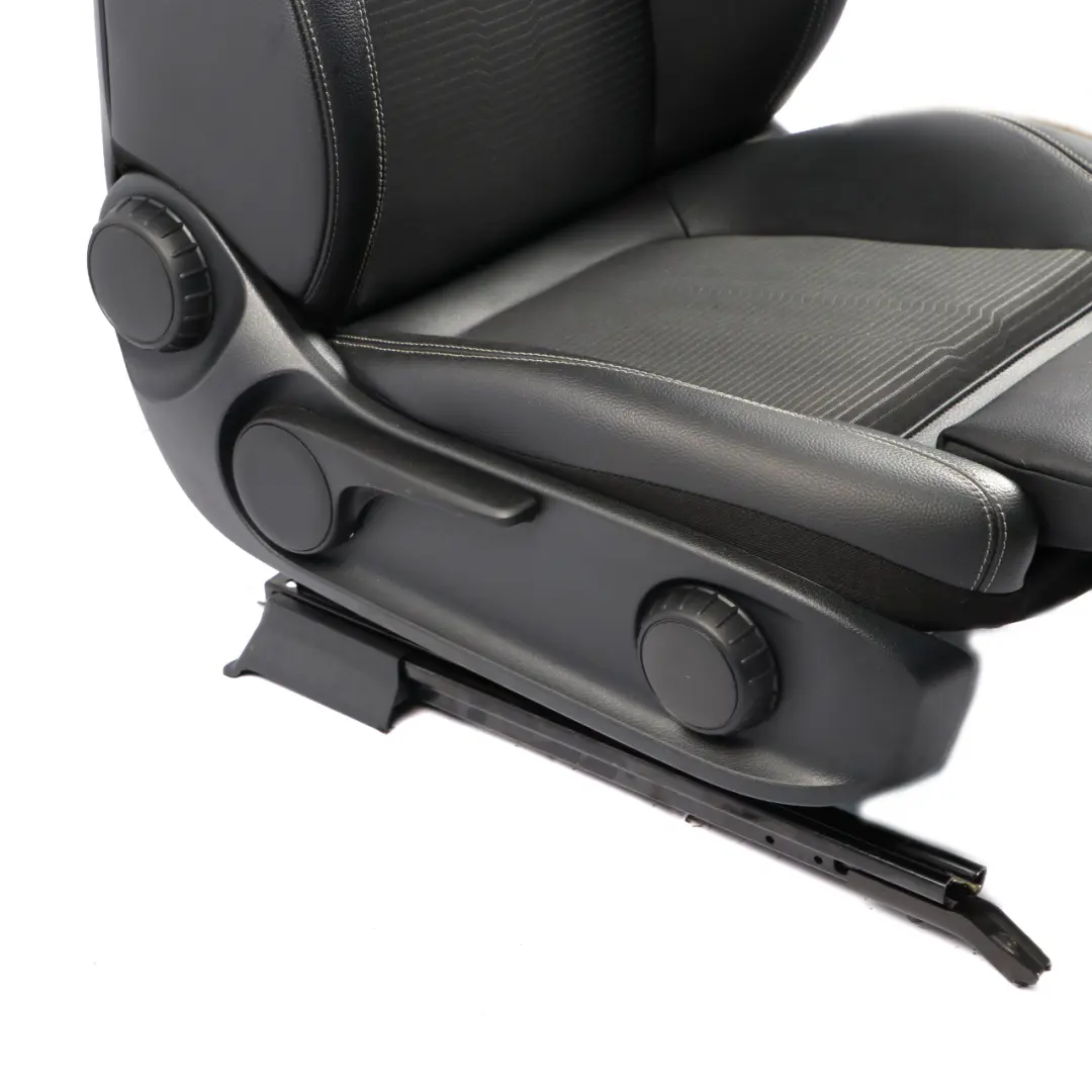 Sedile anteriore destro Tessuto Nero Antracite Riscaldato Interno per Mercedes W177 con numero di parte A1779101002 Mercedes W177 Sedile anteriore destro Tessuto Nero Antracite Riscaldato Interno - SKU A1779101002-1 - Numero di parte A1779101002