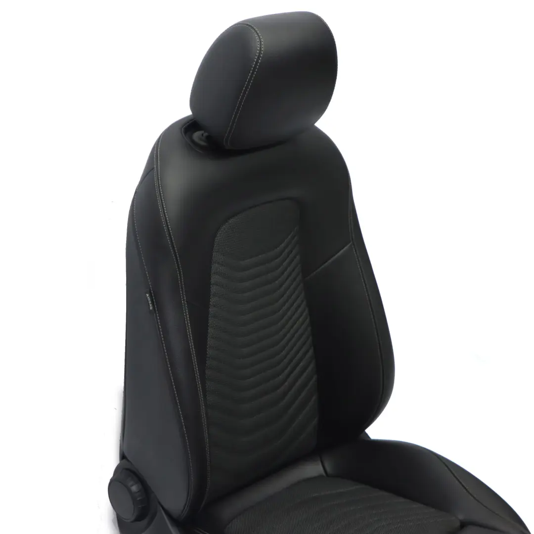 Fotel Prawy Przód Skóra / Materiał Półskóra Czarny do Mercedes W177 o numerze A1779107601 Mercedes W177 Fotel Prawy Przód Skóra / Materiał Półskóra Czarny - SKU A1779107601-1 - Numer Części A1779107601