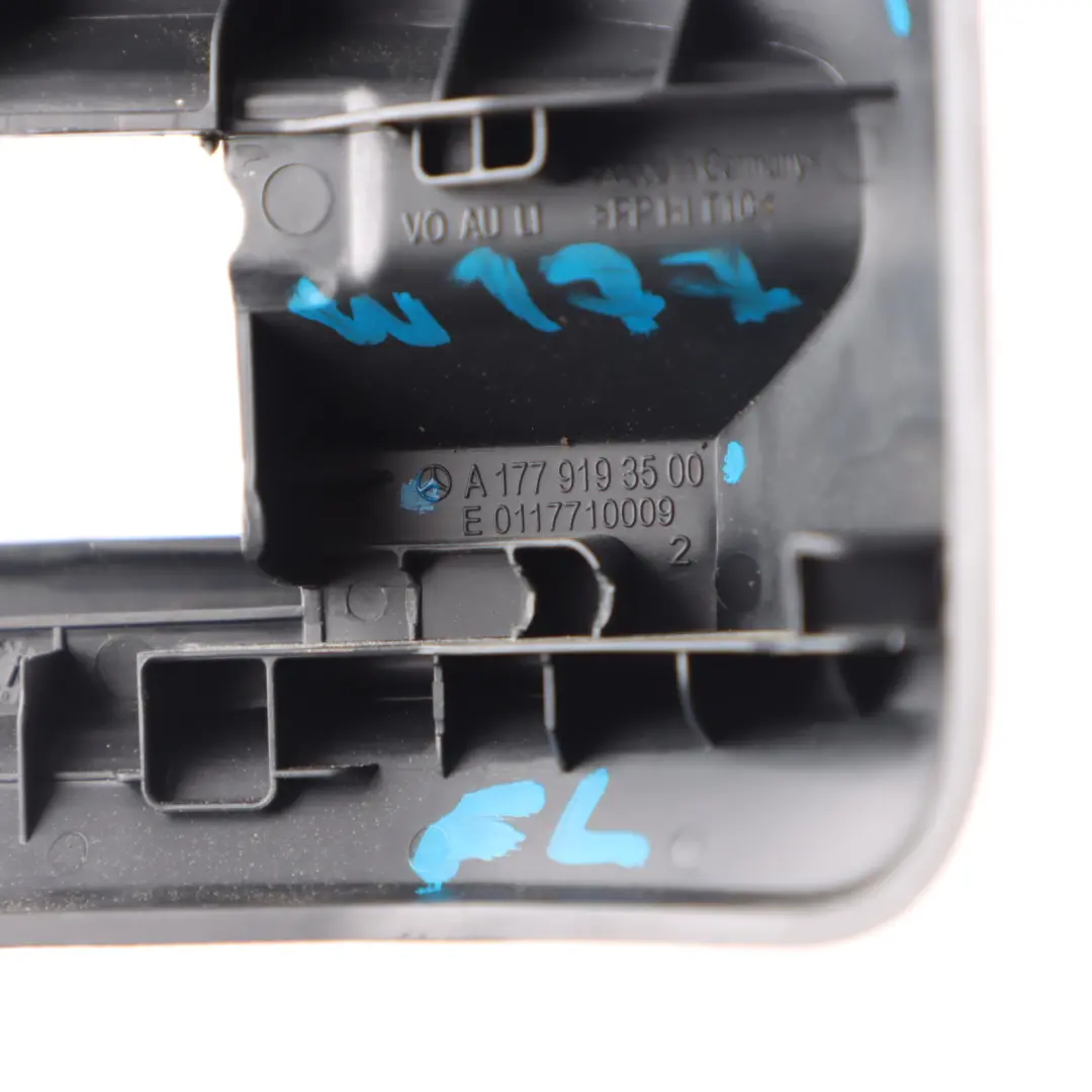 Mercedes W177 Asiento Rail Recubrimiento Delantero Izquierdo - SKU A1779193500 - Número de pieza A1779193500