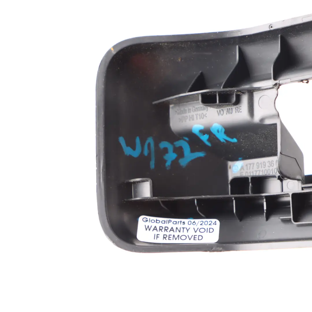 Rivestimento guida sedile anteriore destro per Mercedes W177 con numero di parte A1779193600 Mercedes W177 Rivestimento guida sedile anteriore destro - SKU A1779193600 - Numero di parte A1779193600