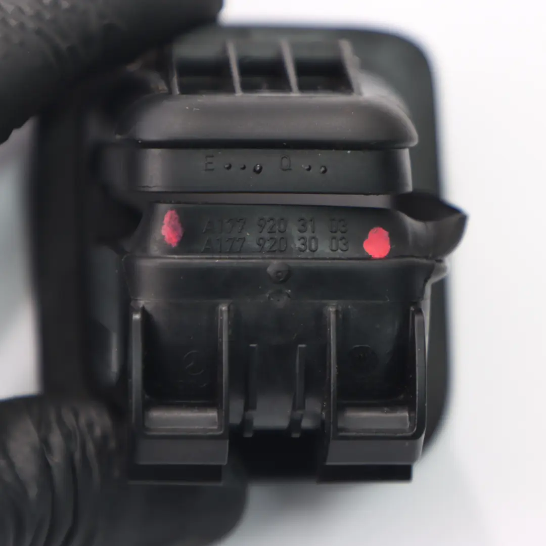 Zaślepka Osłona Isofix Kanapa Tył Czarne Zestaw do Mercedes W177 o numerze A1779203103 Mercedes W177 Zaślepka Osłona Isofix Kanapa Tył Czarne Zestaw - SKU A1779203103 - Numer Części A1779203103