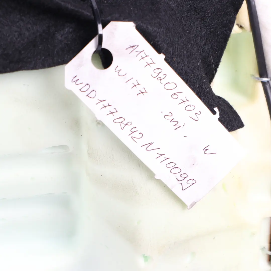 Asiento Trasero Banqueta Funda Tela Cuero Negro para Mercedes W177 con número de pieza A1779206703 Mercedes W177 Asiento Trasero Banqueta Funda Tela Cuero Negro - SKU A1779206703 - Número de pieza A1779206703