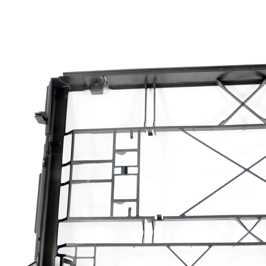 Mercedes-Benz W204 C63 AMG Osłona Wentylatora do o numerze A1975050241 Mercedes-Benz W204 C63 AMG Osłona Wentylatora - SKU A1975050241 - Numer Części A1975050241