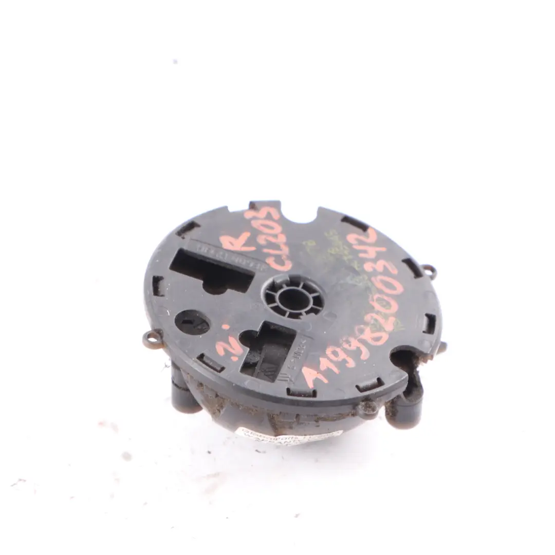 Napęd Silnik Regulacji Lusterka Prawy do Mercedes CL203 W203 o numerze A1998200342 Mercedes CL203 W203 Napęd Silnik Regulacji Lusterka Prawy - SKU A1998200342 - Numer Części A1998200342